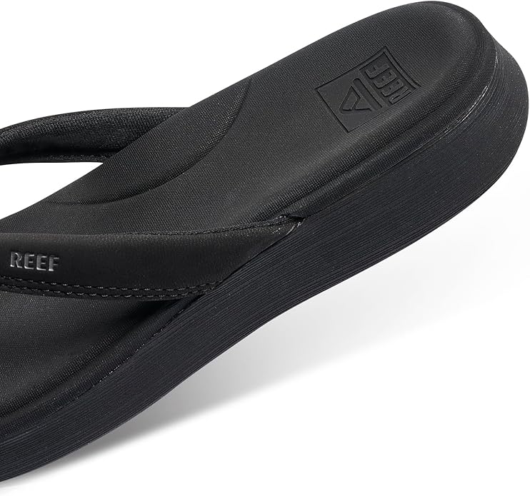REEF Cushion Cloud Women's Flip Flop Black - Super Soft Molded Footbed, Enhanced Arch Support, Lightweight Water-Friendly Sandals