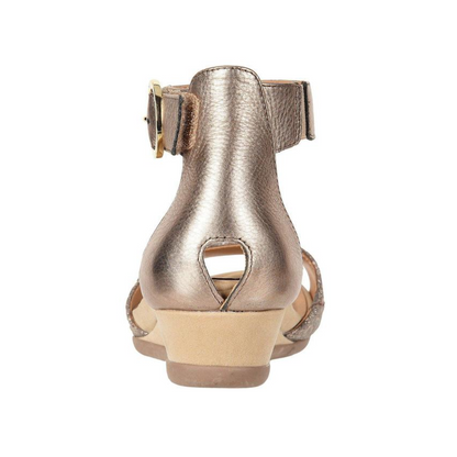 Earth Women’s Hera – Printed Leather Wedge Sandals Champagne